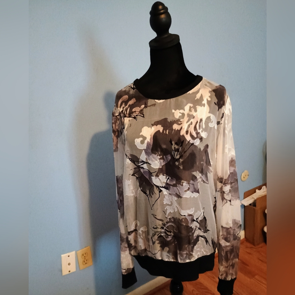 🖤🤍🩶 NWOT Womens Floral Print Top Blouse XS Lightweight Spring Summer Beach